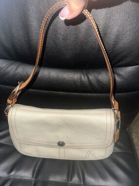 Vintage Coach Chelsea Cream Leather Shoulder Bag with Tan Strap F12336